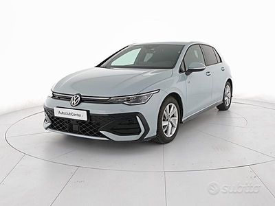 Usata VW Golf VIII R-line 150 CV (110 kW) 2024 Grigio Berlina
