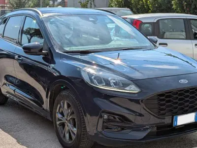 Usata Ford Kuga ST-Line 120 CV (88 kW) 2022 Bluazzurro SUV