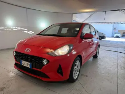Usata Hyundai i10 65 CV (47 kW) 2021 Beige pyrite Utilitaria