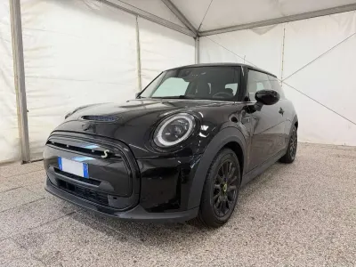 Usata Mini Cooper SE Classic 75 kW (102 CV) 2022 Nero Utilitaria