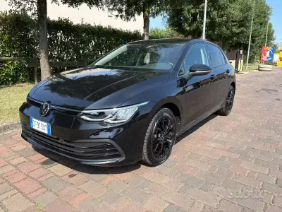 Usata VW Golf VIII Life 110 CV (80 kW) 2021 Nero Berlina