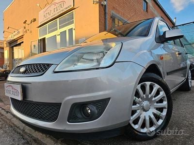 Usata Ford Fiesta 75 CV (55 kW) 2006 Grigio Utilitaria
