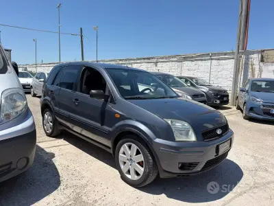 Usata Ford Fusion Titanium 68 CV (50 kW) 2004 Grigio Utilitaria
