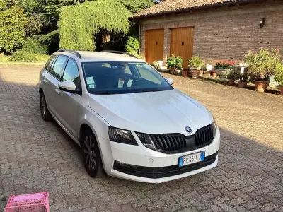 Usata Skoda Octavia G-TEC Executive 110 CV (80 kW) 2018 Bianco Station wagon