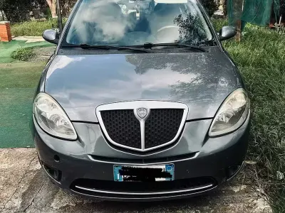 Usata Lancia Ypsilon 60 CV (44 kW) 2009 Grigio Utilitaria