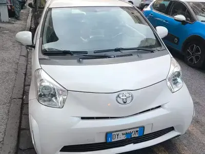 Usata Toyota iQ 68 CV (50 kW) 2009 Bianco Utilitaria