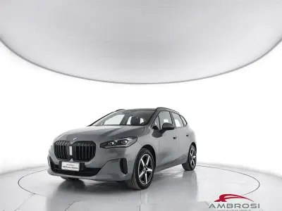 Usata BMW 218 Shadowline 136 CV (100 kW) 2025 Skyscraper grey metallic Station wagon