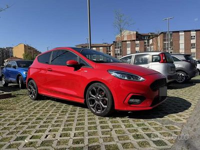 Begagnad Ford Fiesta ST-Line 120 HK (88 kW) 2018 Röd Halvkombi