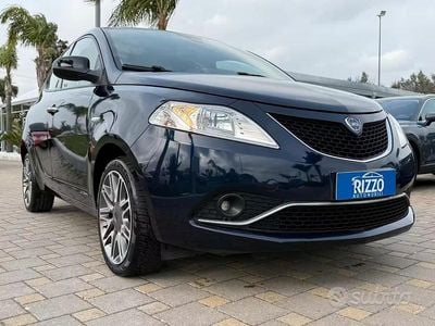 Usata Lancia Ypsilon Platinum 69 CV (50 kW) 2016 Blu Utilitaria