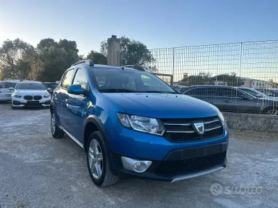 Usata Dacia Sandero Stepway 90 CV (66 kW) 2013 Blu Berlina