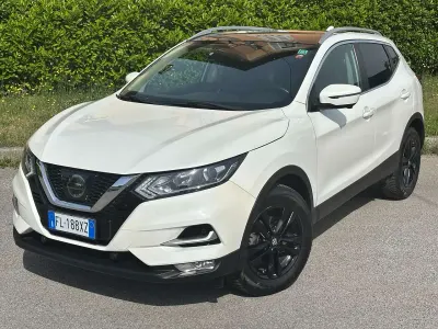 Usata Nissan Qashqai N-Connecta 131 CV (96 kW) 2017 Bianco SUV