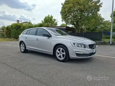 Usata Volvo V60 150 CV (110 kW) 2015 Grigio Station wagon