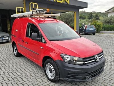 Usata VW Caddy 110 CV (80 kW) 2016 Rosso Monovolume