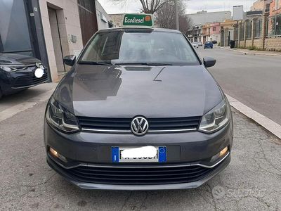 Begagnad VW Polo Comfortline 85 HK (62 kW) 2015 Grå Sedan
