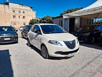 Usado Lancia Ypsilon Gold 95 HP (69 kW) 2011 Branco Citadino