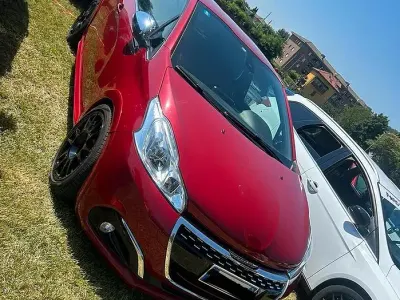 Usata Peugeot 208 GTi 208 CV (152 kW) 2016 Rosso Utilitaria