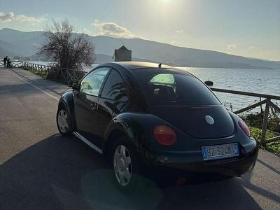 Usata VW New Beetle 90 CV (66 kW) 1999 Nero Utilitaria