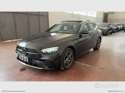 Usata Mercedes E300 Premium 194 CV (142 kW) 2022 Grigio Station wagon