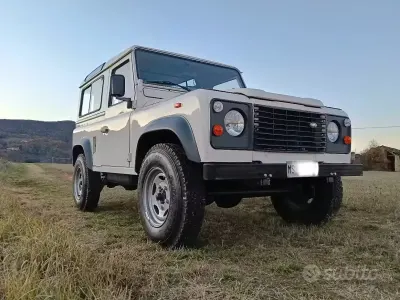 Usata Land Rover Defender 86 CV (63 kW) 1991 Bianco SUV