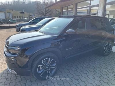 Ny Jeep Avenger Summit 101 HK (74 kW) 2026 Svart SUV