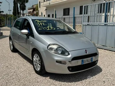 Usata Fiat Grande Punto 77 CV (56 kW) 2010 Grigio Utilitaria