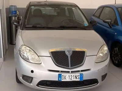 Usata Lancia Ypsilon 95 CV (69 kW) 2007 Argento Utilitaria