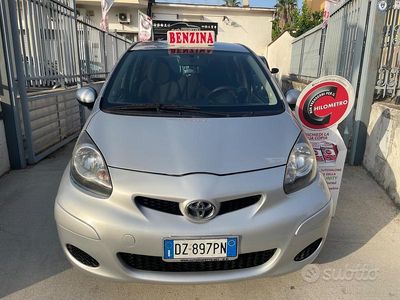 Usata Toyota Aygo 68 CV (50 kW) 2009 Grigio Utilitaria