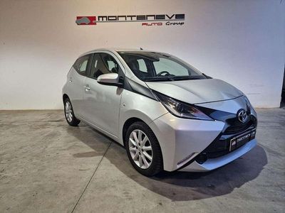 Usata Toyota Aygo Connect Style 69 CV (50 kW) 2017 Argento Utilitaria