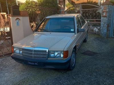 Usata Mercedes 190 122 CV (89 kW) 1983 Marrone Berlina