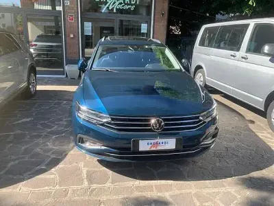 Usata VW Passat Business 122 CV (89 kW) 2021 Blu Station wagon