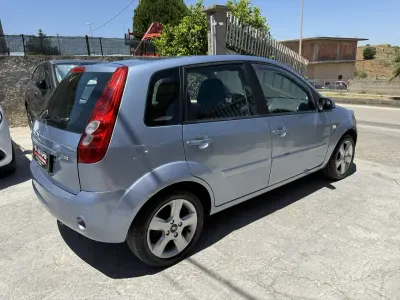 Usata Ford Fiesta Titanium 68 CV (50 kW) 2007 Other Utilitaria