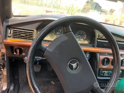 Usata Mercedes 190 105 CV (77 kW) 1988 Berlina