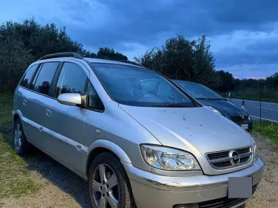 Usata Opel Zafira 101 CV (74 kW) 2005 Grigio Monovolume