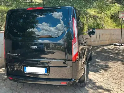 Usata Ford Tourneo 131 CV (96 kW) 2019 Nero Monovolume