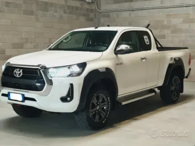 Usata Toyota HiLux 150 CV (110 kW) 2021 Bianco Pick-up