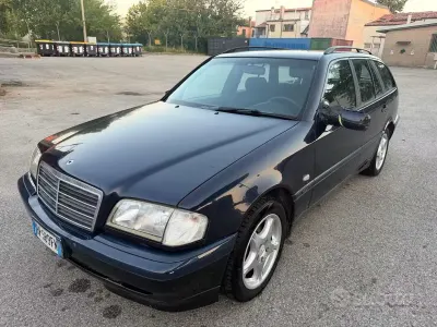 Usata Mercedes C200 102 CV (75 kW) 2000 Nero Station wagon