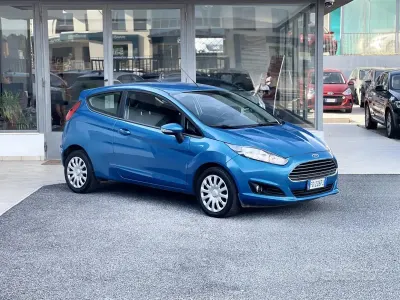 Usata Ford Fiesta 95 CV (69 kW) 2016 Blu Utilitaria