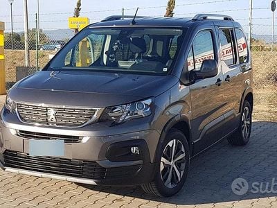Begagnad Peugeot Rifter 131 HK (96 kW) 2019 Grå Minibuss