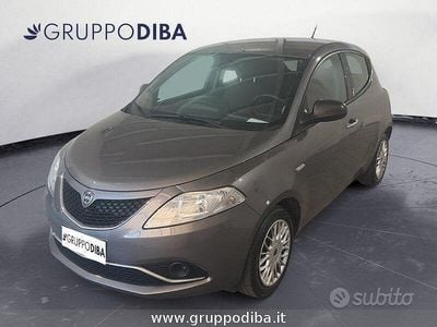 Usata Lancia Ypsilon Silver 69 CV (50 kW) 2017 Grigio Utilitaria