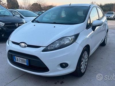 Usata Ford Fiesta 96 CV (70 kW) 2011 Bianco Utilitaria