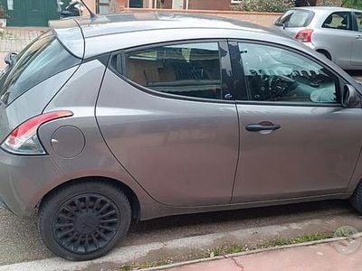 Usata Lancia Ypsilon 69 CV (50 kW) 2018 Grigio Utilitaria