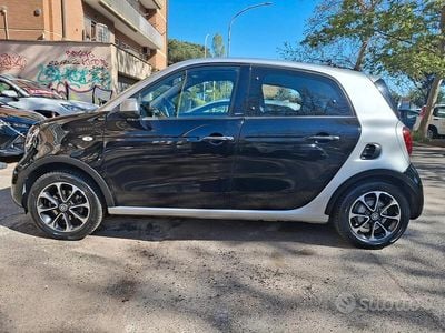 Usado Smart ForFour Passion 71 CV (52 kW) 2017 Negro Utilitario