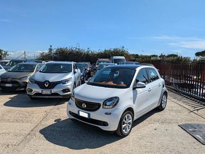 Bianco(met.) Usata 2015 Smart ForFour Utilitaria | 9900 € (Molto cara)