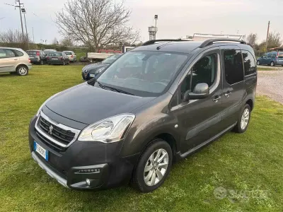 Usata Peugeot Partner Tepee Active 99 CV (72 kW) 2016 Grigio Monovolume