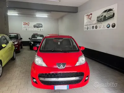 Gebraucht Peugeot 107 68 PS (50 kW) 2010 Rot Kleinwagen