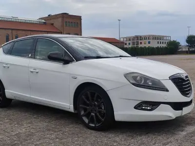 Usata Lancia Delta S 120 CV (88 kW) 2013 Bicolore Utilitaria