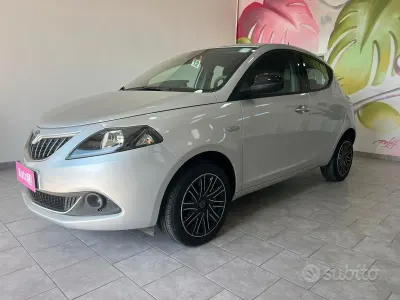 Usata Lancia Ypsilon Gold 69 CV (50 kW) 2021 Grigio Utilitaria