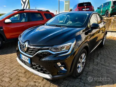 Usata Renault Captur 116 CV (85 kW) 2021 Rosso SUV