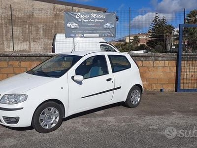 Usata Fiat Punto Dynamic 70 CV (51 kW) 2005 Bianco Berlina
