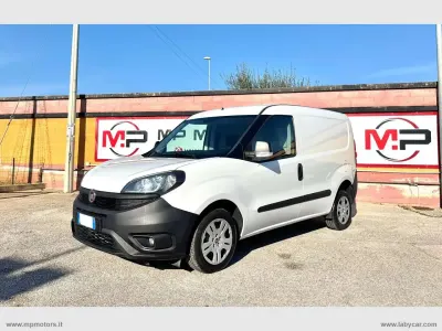 Usata Fiat Doblò Lounge 105 CV (77 kW) 2021 Bianco Monovolume